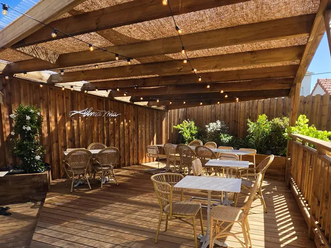 Terrasse bois couverte par une pergola